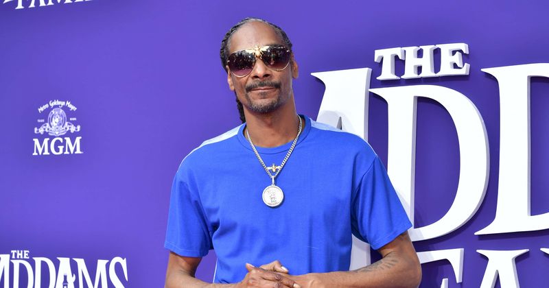 Snoop Dogg scores another 'Gin and Juice' hit, makes Guinness record for 'the largest paradise cocktail'