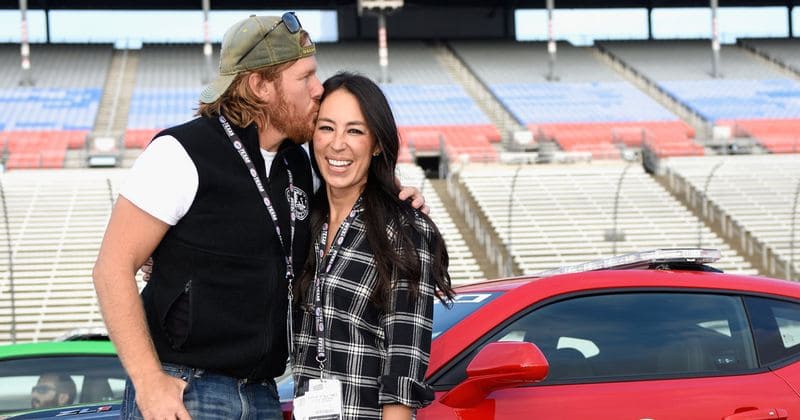 Fixer Upper writer apologizes to Chip and Joanna Gaines after claiming they don't put family first