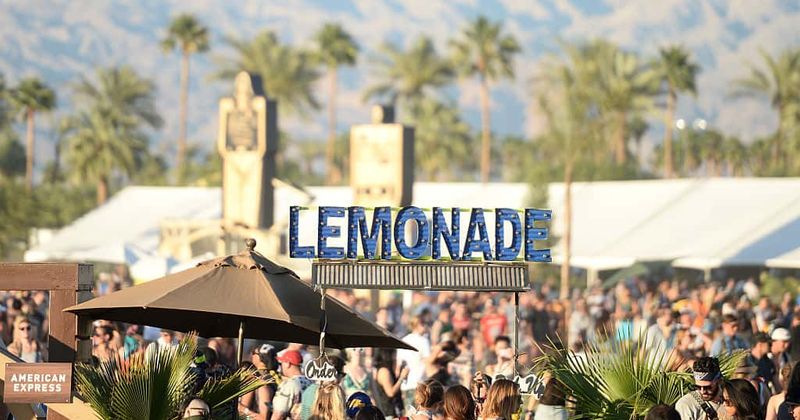 9-year-old sells lemonade to raise money for baby brother's treatment, makes $6,000 in 2 hours