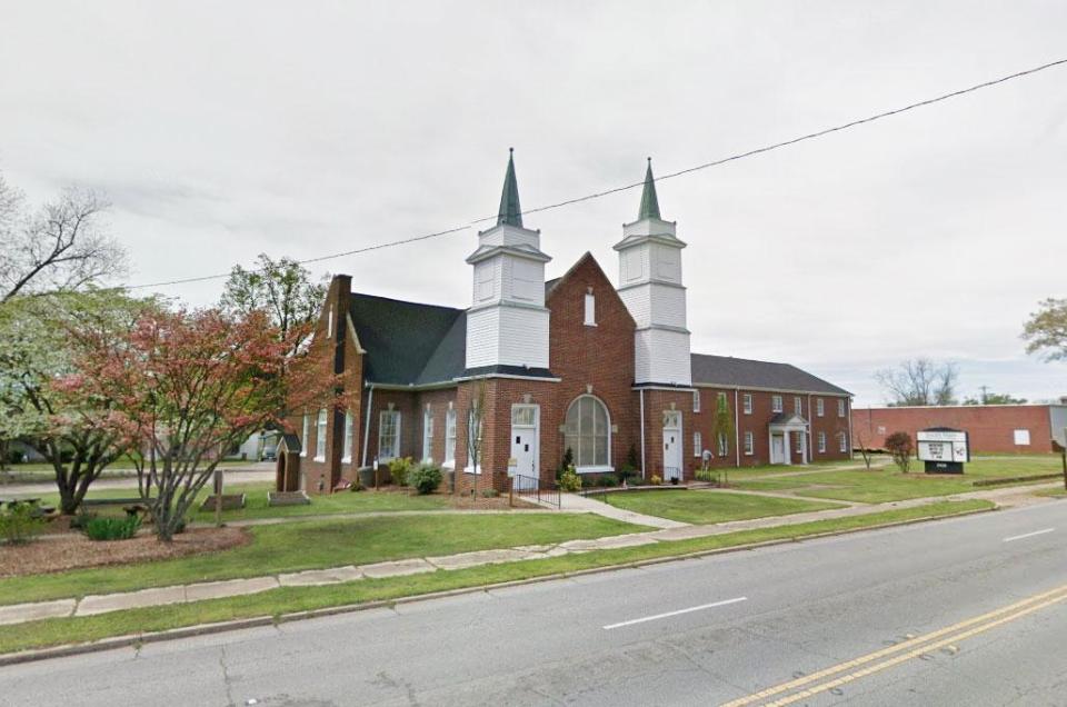 Parishioners from South Main Chapel and Mercy Centre heard Muthart screaming outside after she gouged out her eyeballs (Google Earth - Street View)