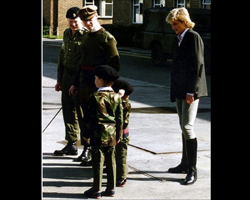 But the new biography has come forward to reveal that both Hewitt and Harry shared a close bond when the prince was young. (Source: Twitter)