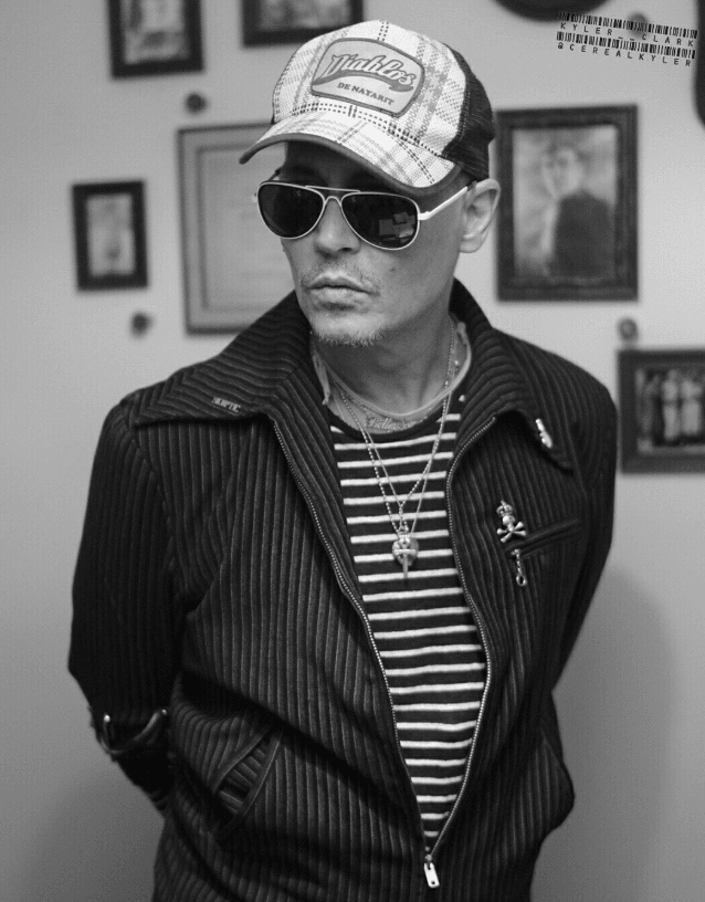 Johnny Depp at the State Museum of Mayakovsky in Moscow (Source: Twitter)