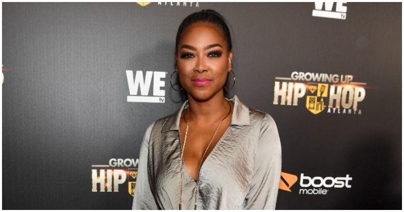 Kenya Moore debuts her baby bump in figure-hugging summer dress