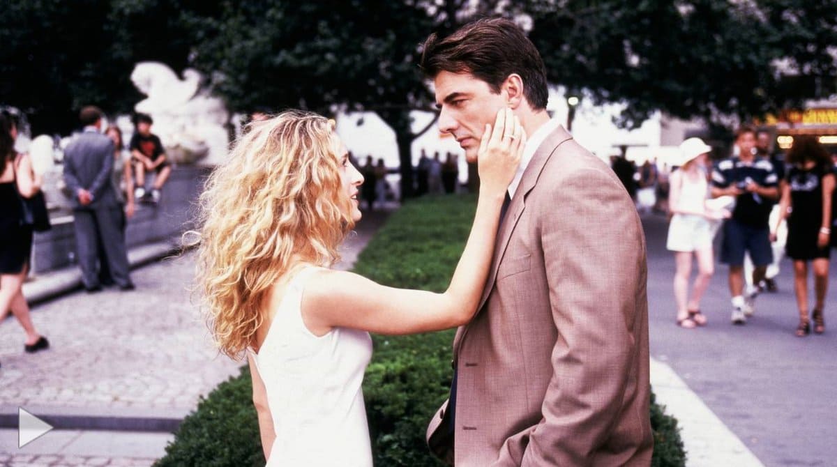 Carrie and Big share a moment in SATC (Twitter)