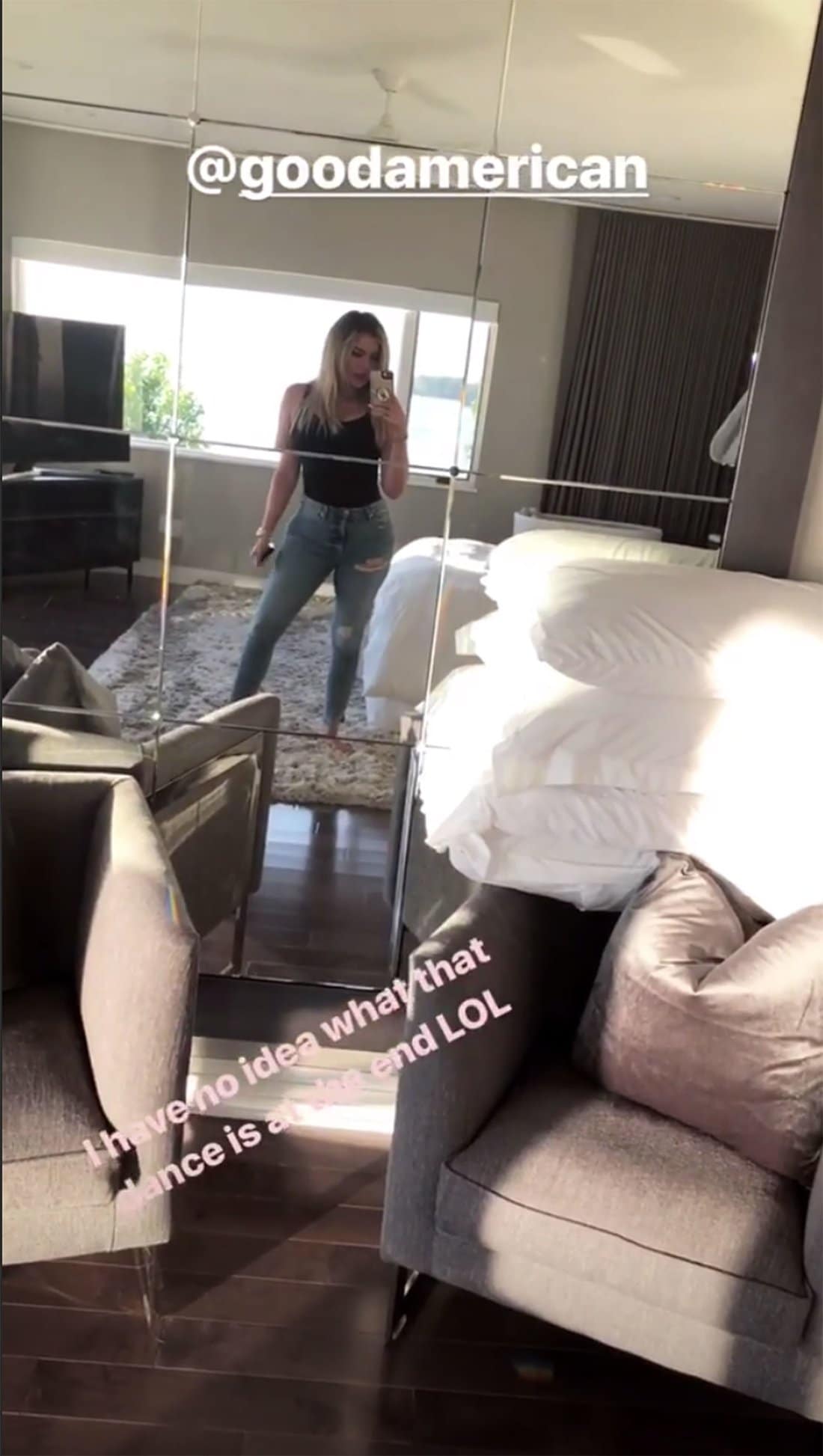 Khloe Kardashian flaunted her curves in skinny jeans (Instagram stories)