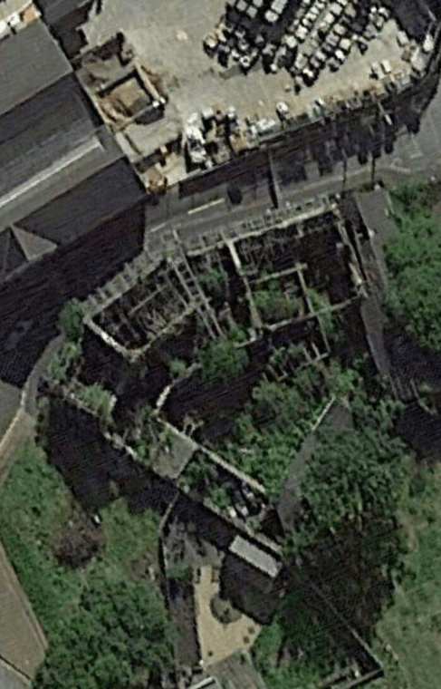 Overhead shot of the building where the man ran to (Twitter)