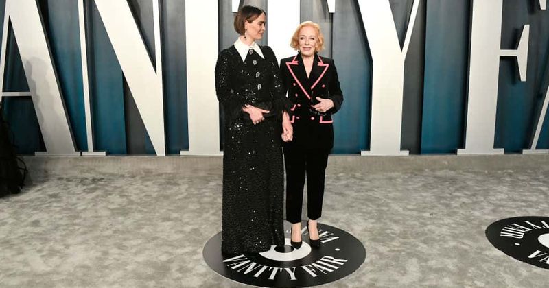 Sarah Paulson dismisses claims that her relationship with Holland Taylor is due to mommy issues