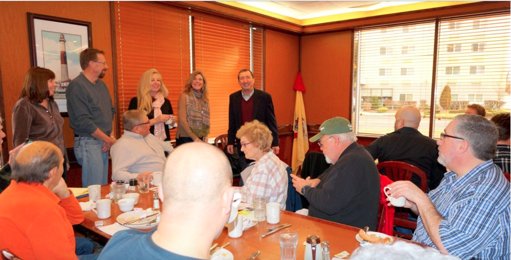 Congressional candidate Seth Grossman pictured (C) (grossmanforcongress.com)