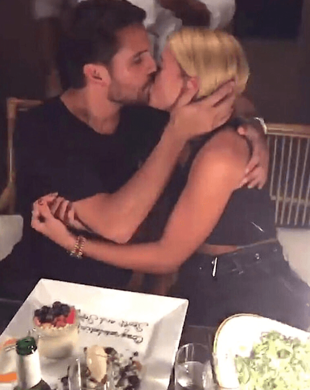 Scott and Sofia (Source: Twitter)