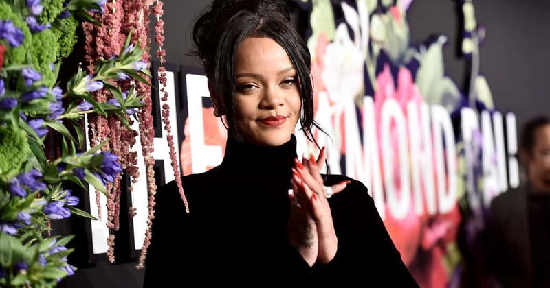 Rihanna suffers major wardrobe malfunction at 'Ocean's 8' premiere, amid reports suggesting beef with co-star Sandra Bullock