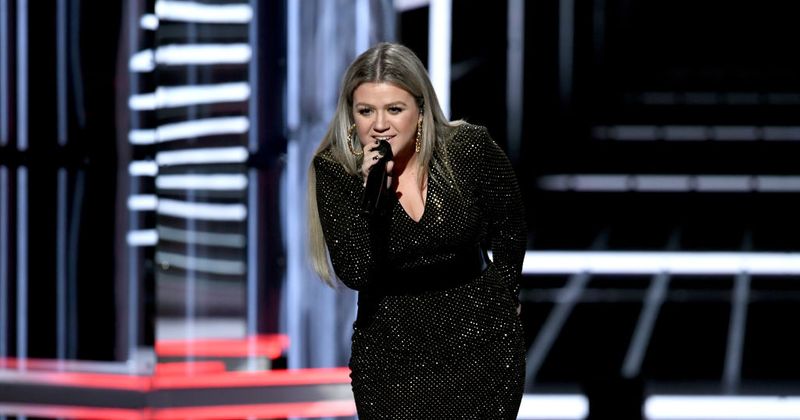 Kelly Clarkson to be honored at Radio Disney Music Awards 2018