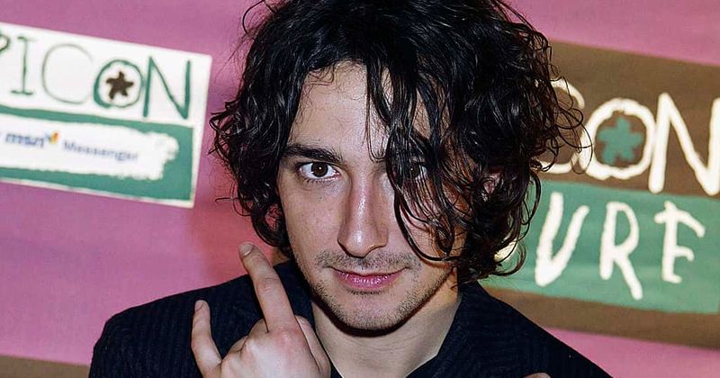 Former party-boy Alex Zane finally decides to settle down with artist Nettie Wakefield