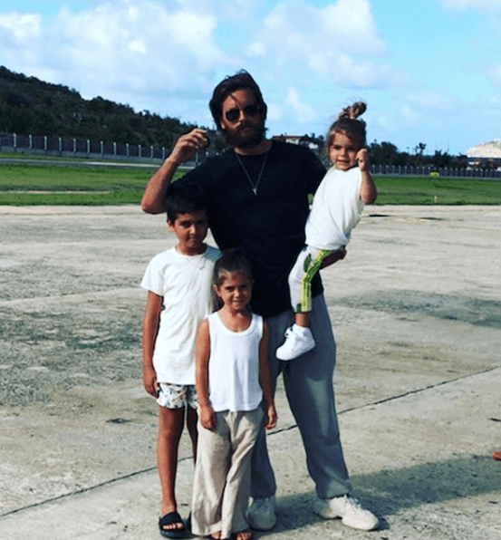 Scott Disick and his children (Source: letthelordbewithyou, Instagram)