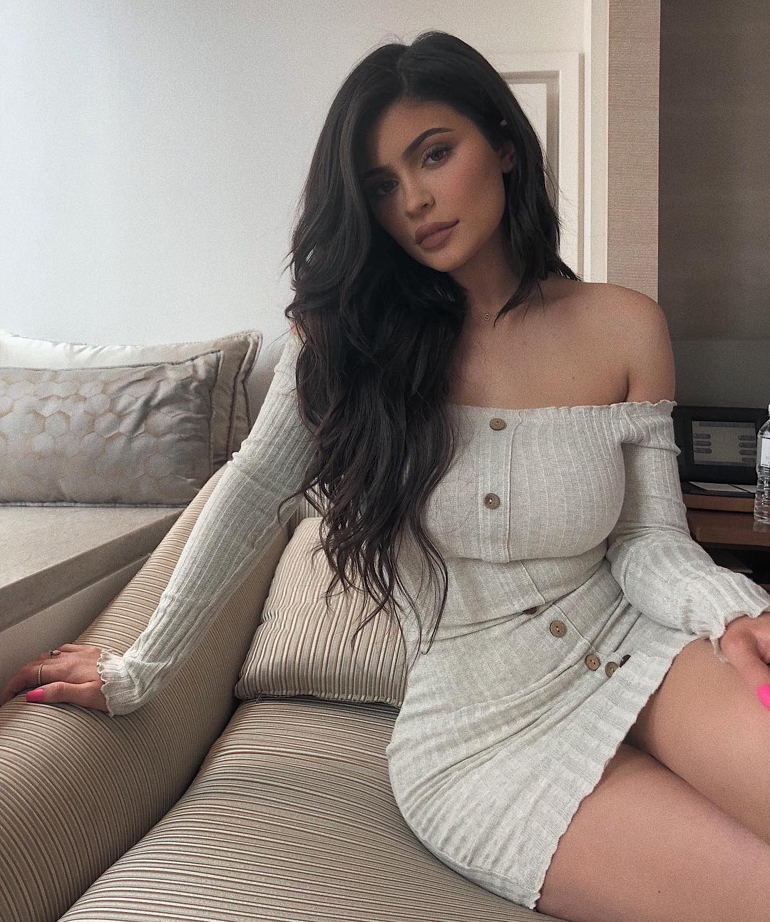 Later, it was reported that Kylie had been drawn to such extreme measures with regards to her daughter's pictures because of an apparent kidnapping threat that she received for her little girl. (Source: Instagram)