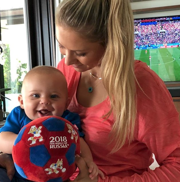 Anna Kournikova (Source: annakournikova, Instagram)