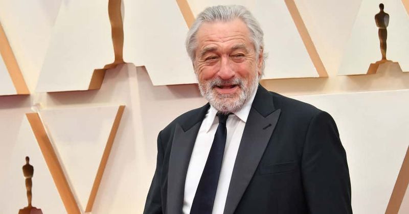Trump supporter raises 'Keep America Great!' flag during De Niro-directed play 'A Bronx Tale: The Musical'