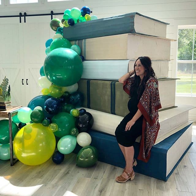 The couple had a book-themed baby shower prior to the arrival of their fifth child, and it was every bookworm's fantasy. (Source: Instagram)