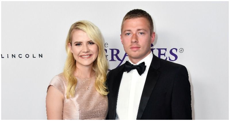 Elizabeth Smart and husband Matthew Gilmour are expecting their third child!