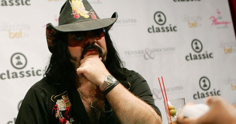 Vinnie Paul to be buried in custom KISS casket, similar to that of brother Dimebag Darrell's