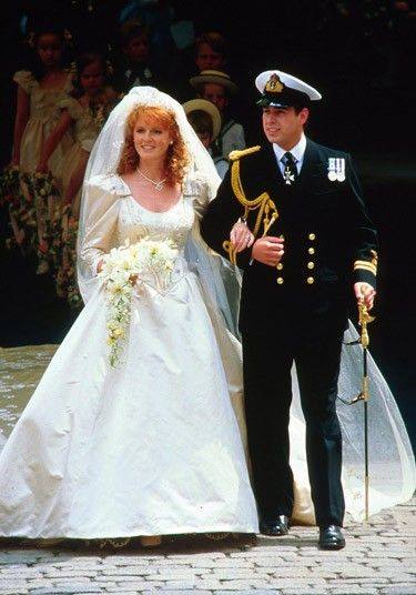 Fergie kept her wedding bouquet a notch above everyone else's by getting her flowers in the shape of an 'S' (Source: Facebook)