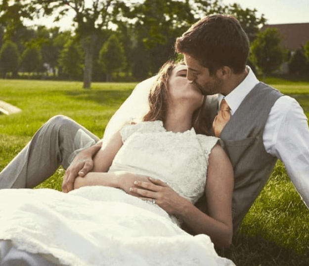 Derick Dillard and wife Jill Duggar (Source: Twitter)