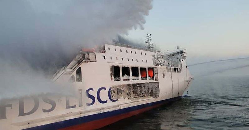 22-year-old woman who loved to dance loses both legs in a tour boat explosion while holidaying with family