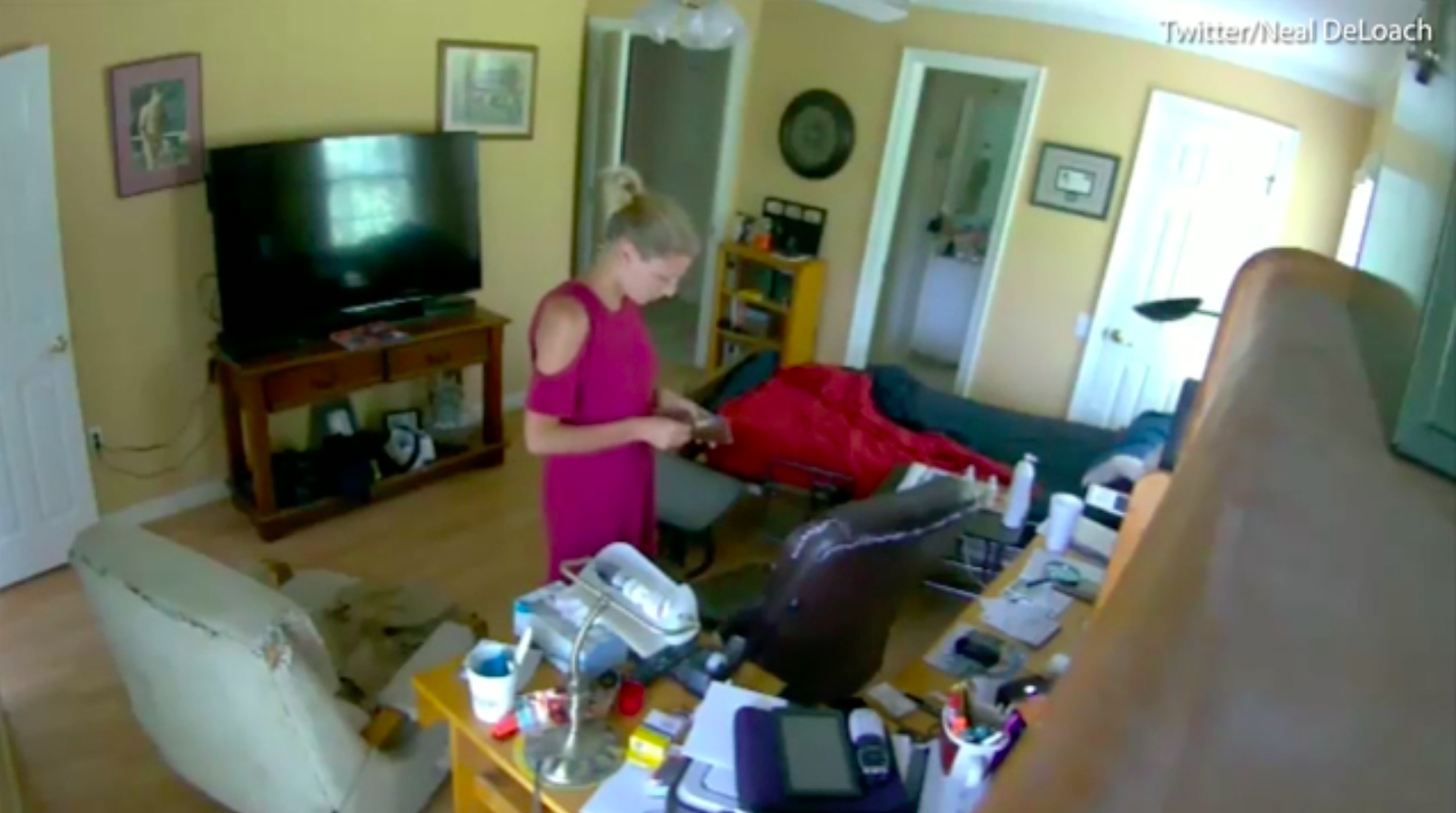 The mother-of-two is taking out cash from the 94-year-old man's wallet in this image. (Youtube screenshot)