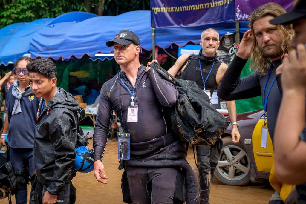 Foreign divers head to Tham Luang Nang Non cave to continue the rescue operation after the 12 boys and their soccer coach have been found alive in the cave where they've been missing for over a week after monsoon rains blocked the main entrance on July 03, 2018 in Chiang Rai, Thailand. (Photo by Linh Pham/Getty Images)