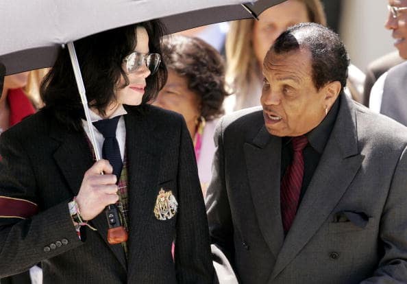 Michael Jackson and his father, Joseph Jackson depart courthouse after listening to closing arguments in his child molestation trial in 2005. (Photo by Carlo Allegri/Getty Images)