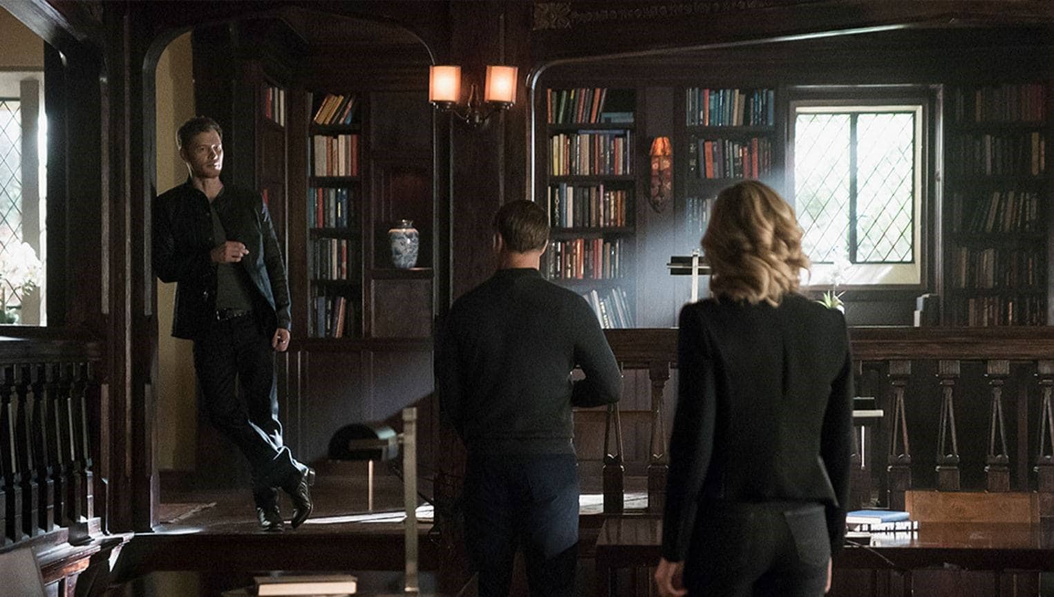 Klaus does know how to make an entrance after all. Source: E!