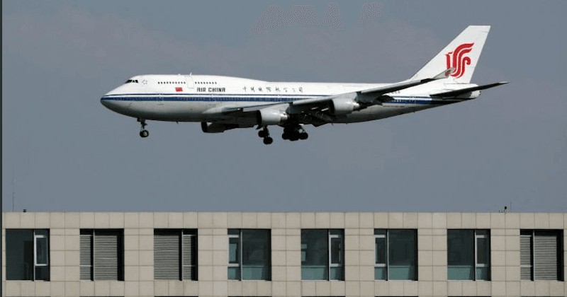 Co-pilot vaping in plane causes aircraft to plunge 20,000 feet, oxygen supply being cut off from passengers