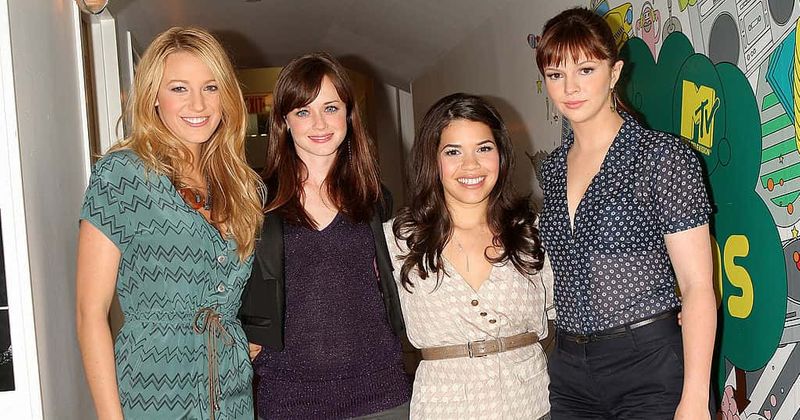The Sisterhood of Traveling Pants is Broadway-bound but here are five other mid-2000s romcoms that need to be a musical ASAP
