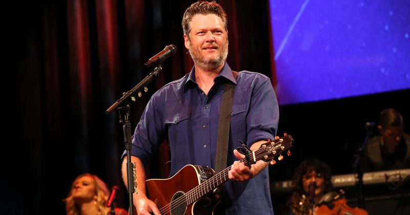 "Yes I had been drinking. A lot...": Notorious hellraiser Blake Shelton takes a tumble on-stage; blames the booze, and, er, Pitbull