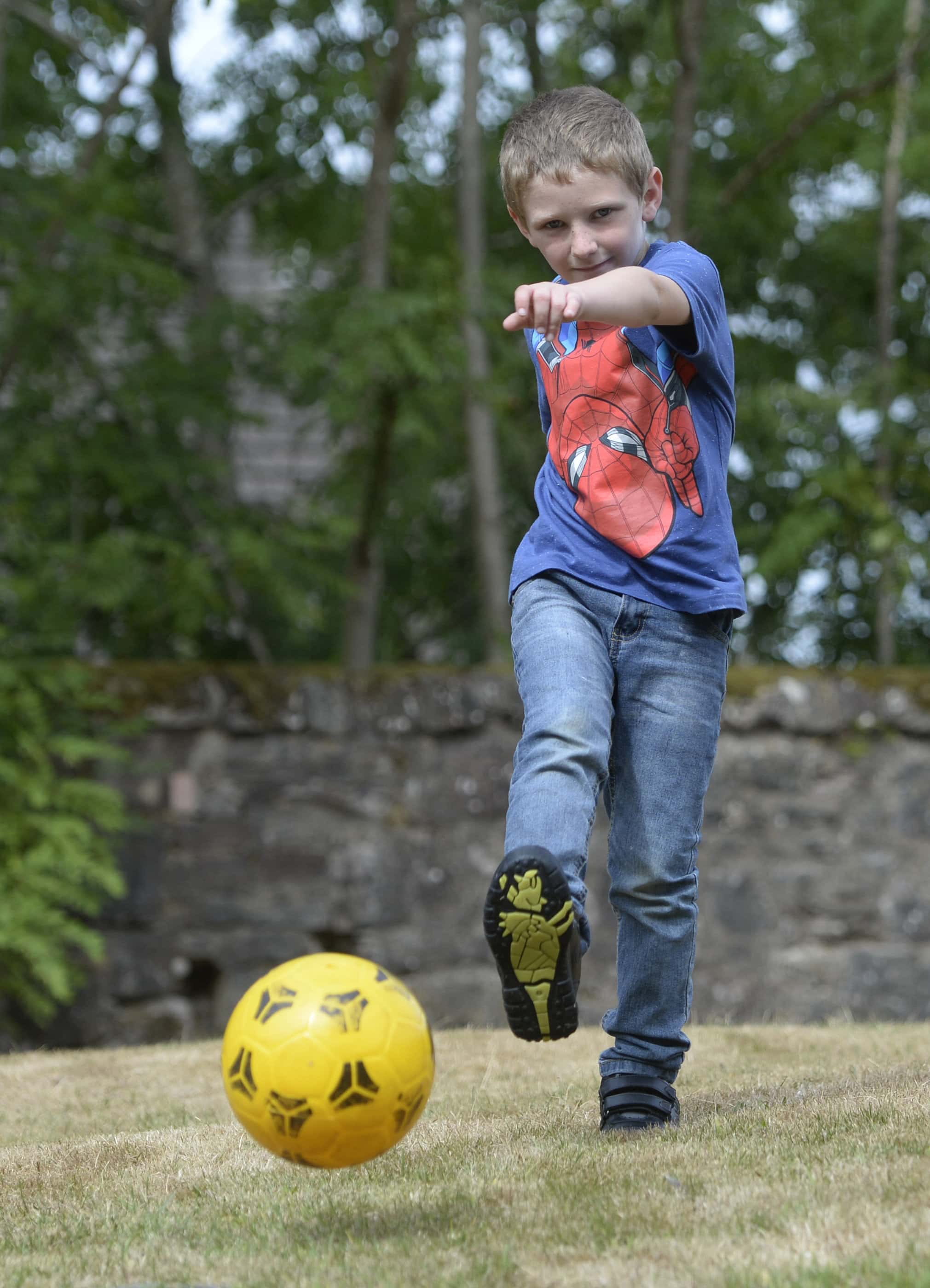 Kayden, a pupil at St Patrick's Primary pupil in Inverclyde, doesn't let it hold him back (Image: SWNS)