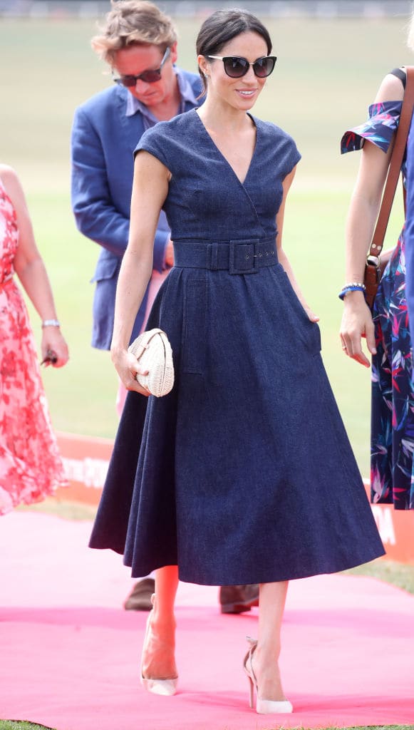 Meghan Markle looked effortlessly stylish wearing a belted denim dress by Carolina Herrera (Getty Images)