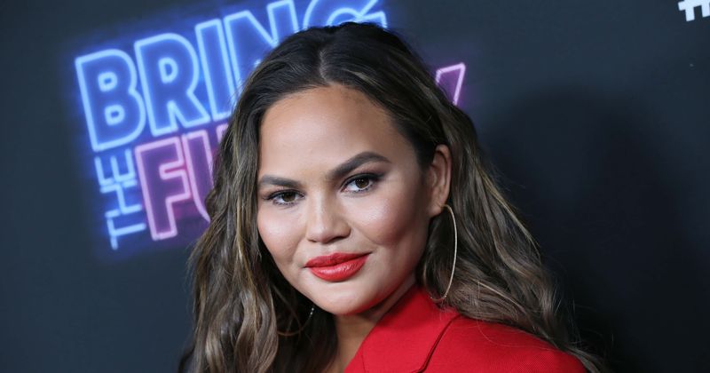 "This guy sucks": Chrissy Teigen slams Meghan Markle's dad over his embarrassing tactics to get his daughter to talk to him