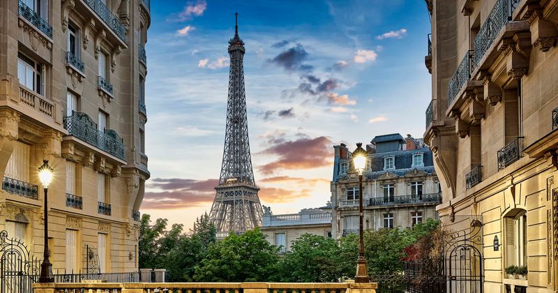 Thug punches woman in Paris after she objects to his wolf whistling