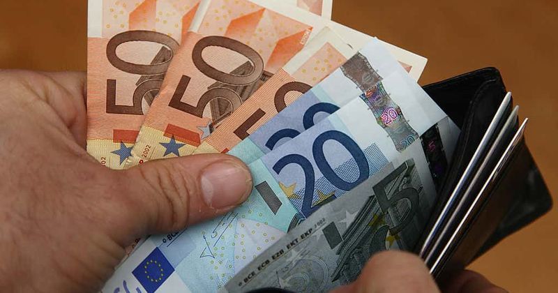 Three children return wallet filled with $700 to owner proving the 'spoilt millennial' is just a weary trope