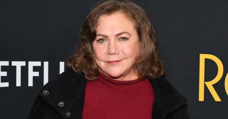 Kathleen Turner didn't feel very welcomed by 'Friends' cast, says "they were such a clique"