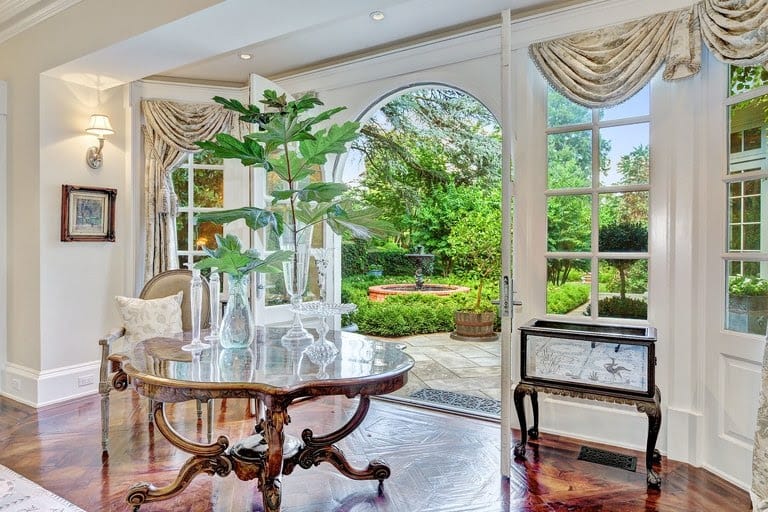 The entryway of Ted Kennedy's former Georgetown estate (Photo by Cesar A Olivares)