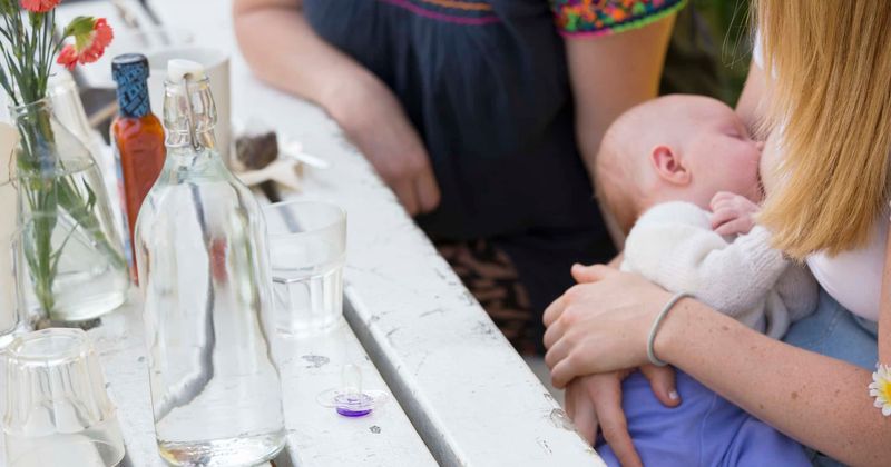 Breastfeeding mom asked to cover up by stranger, finally she gives in to his bullying and does so