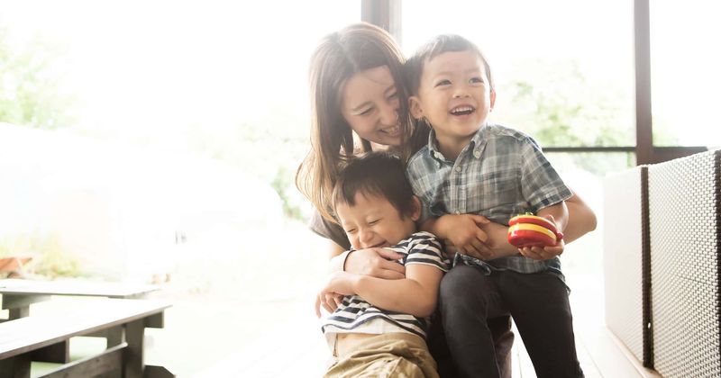 IT'S CONFIRMED: Secondborns get less attention, care from mothers than older sibling
