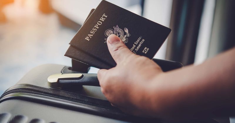 Parents, children with different surnames must carry birth certificates when traveling, according to new rule