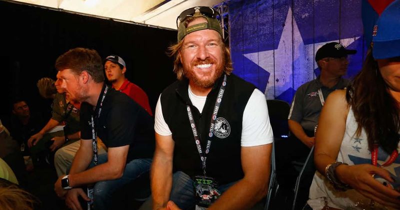 Chip Gaines cuddles son Crew as the two soak up the sun in adorable new photo