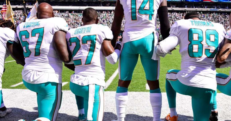 Police union asks officers to boycott Miami Dolphins after players kneeled during anthem