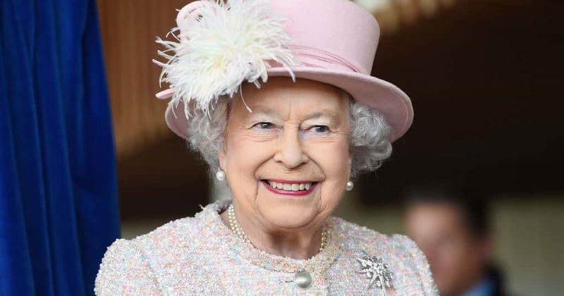 The Queen is hiring, and here's how you can apply for the delicious job and LIVE in Buckingham Palace