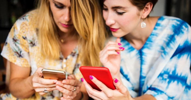 New study issues stark warning to people using their smartphones: They're making you blind