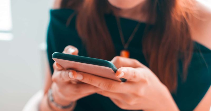 New study issues stark warning to people using their smartphones: They're making you blind