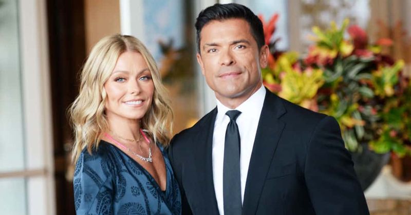 "I knew when I saw his photograph," says Kelly Ripa recalling how she fell for Mark Consuelos even before she met him
