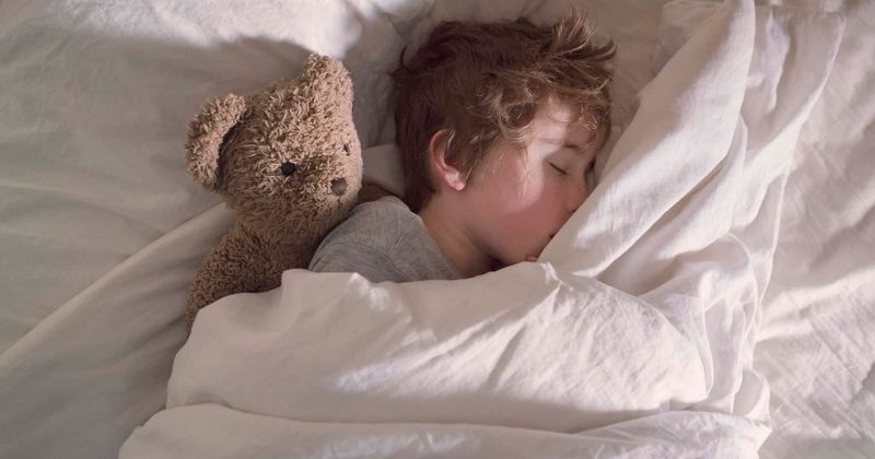 Study finds the perfect age from when parents should let their babies sleep on their own